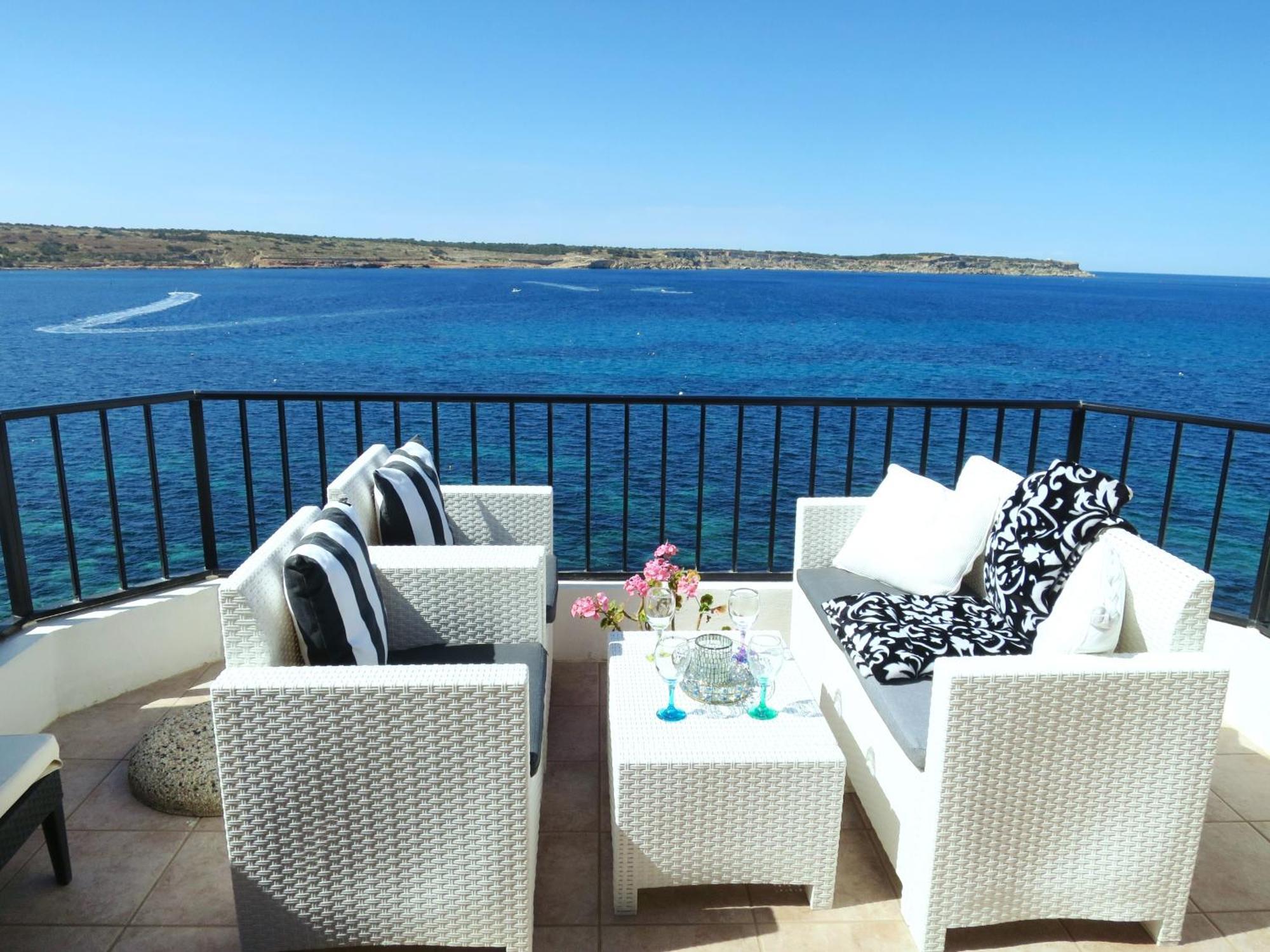 Seafront Apartment Terrace, Lounger & Panoramic Ocean Views Mellieħa Exterior foto