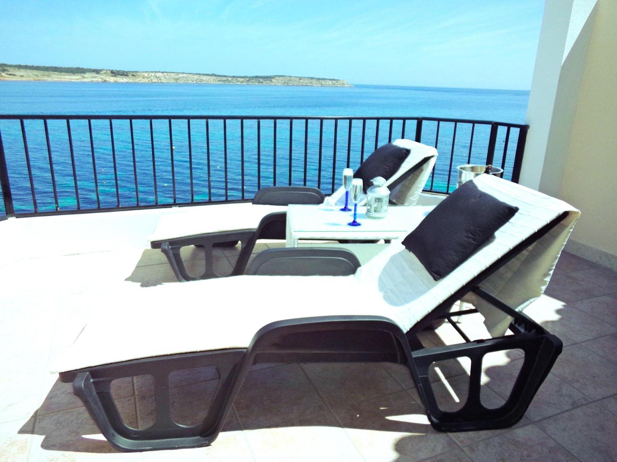 Seafront Apartment Terrace, Lounger & Panoramic Ocean Views Mellieħa Exterior foto