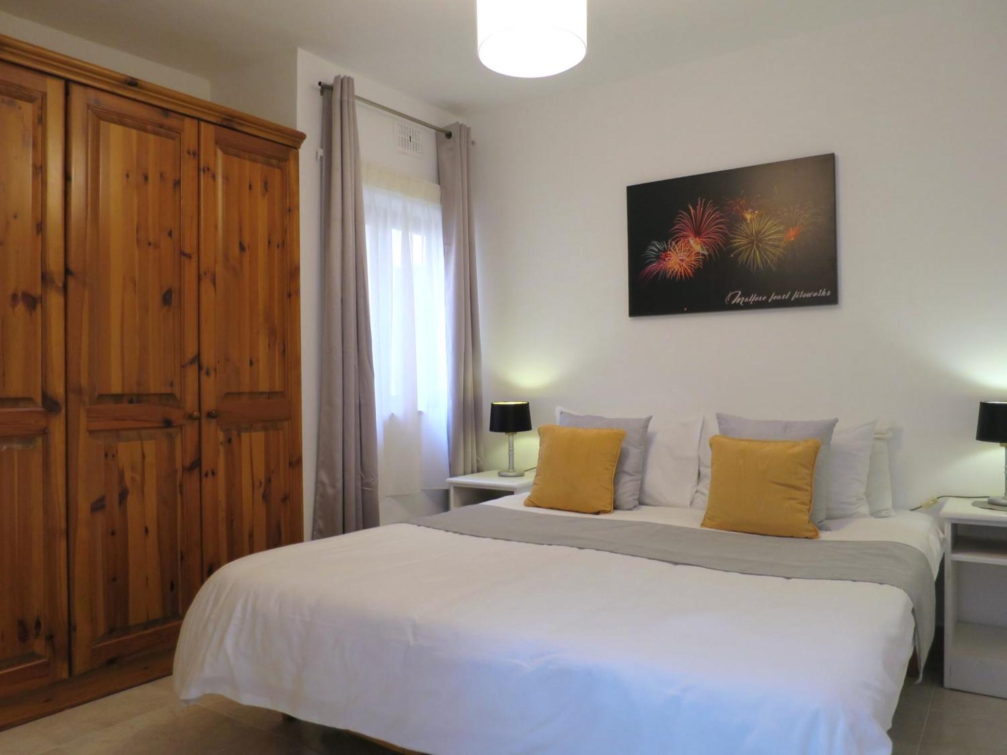 Seafront Apartment Terrace, Lounger & Panoramic Ocean Views Mellieħa Habitación foto