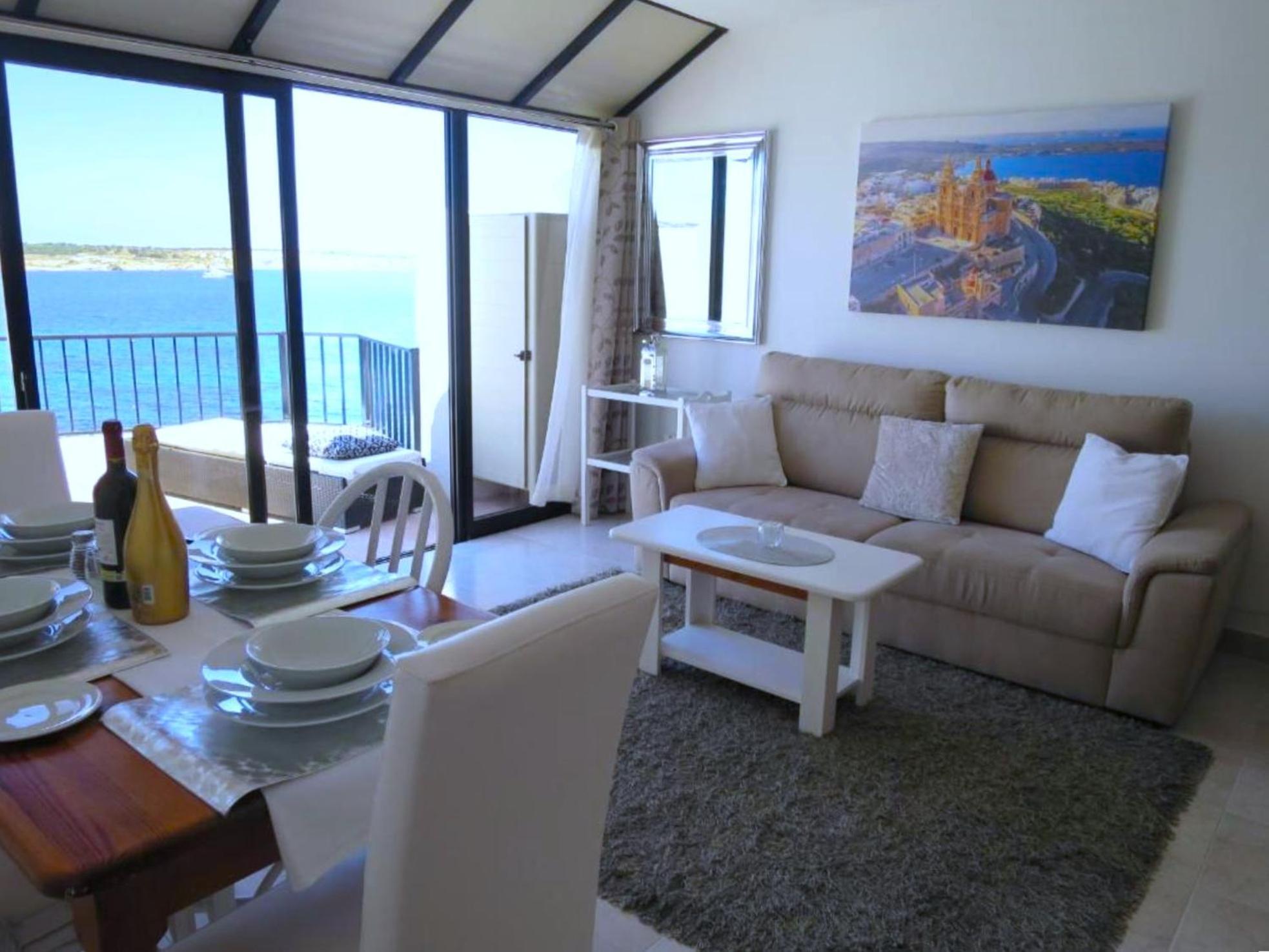 Seafront Apartment Terrace, Lounger & Panoramic Ocean Views Mellieħa Habitación foto