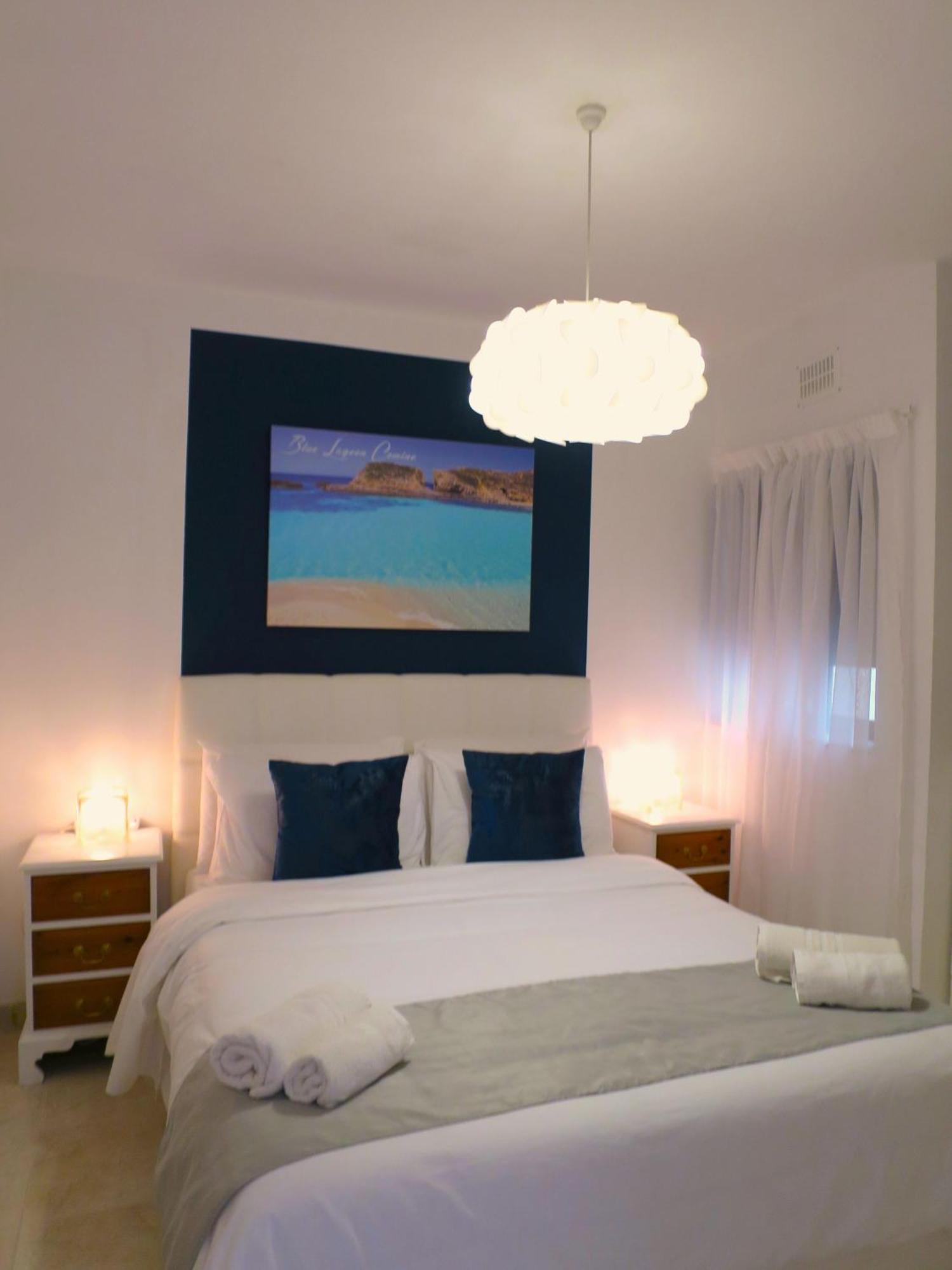Seafront Apartment Terrace, Lounger & Panoramic Ocean Views Mellieħa Habitación foto