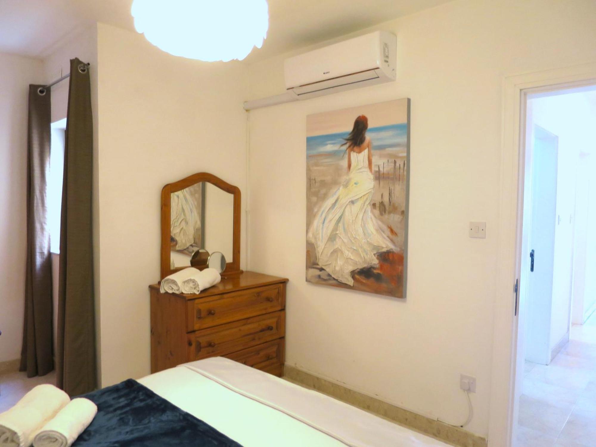 Seafront Apartment Terrace, Lounger & Panoramic Ocean Views Mellieħa Habitación foto