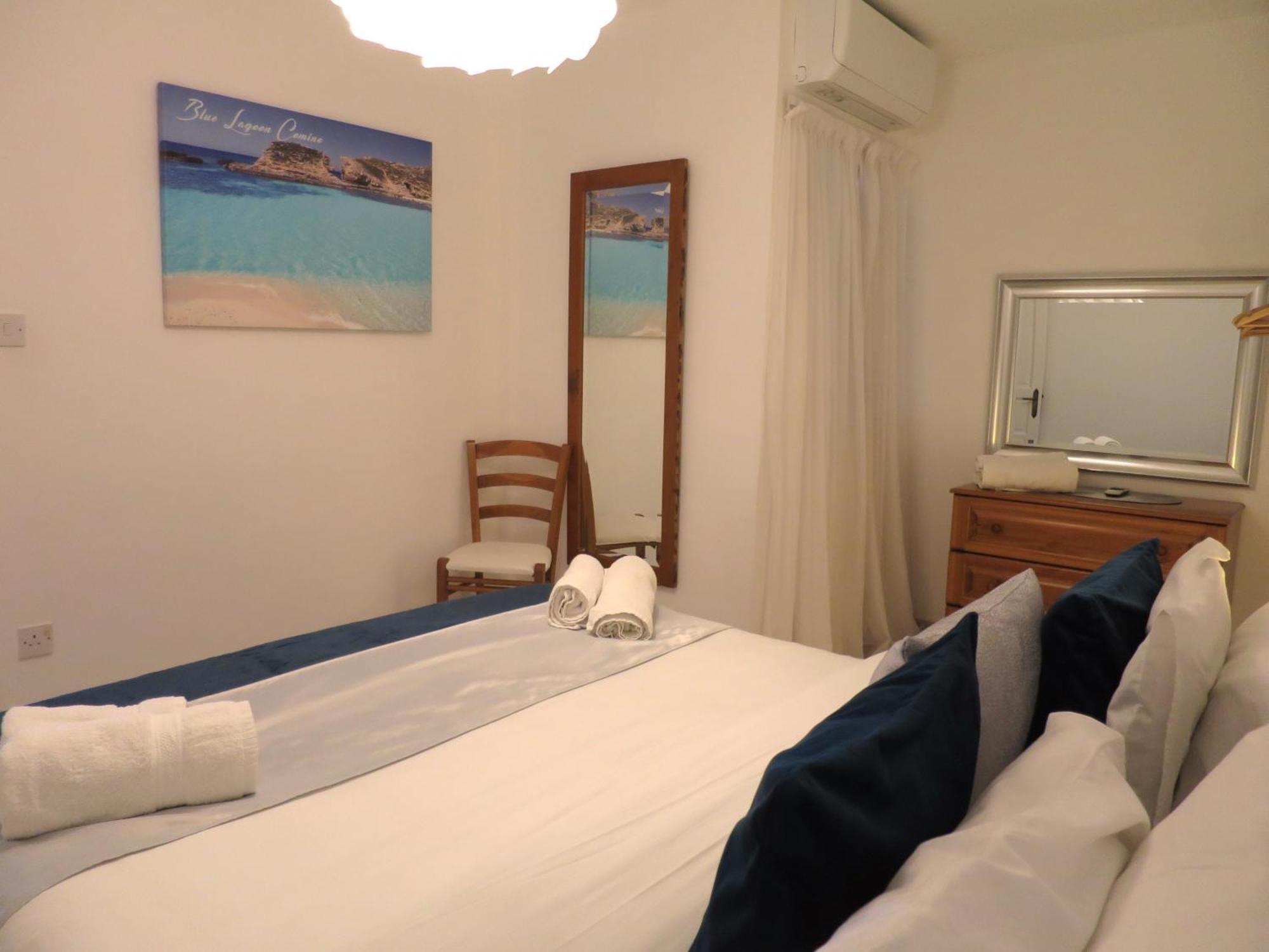 Seafront Apartment Terrace, Lounger & Panoramic Ocean Views Mellieħa Habitación foto