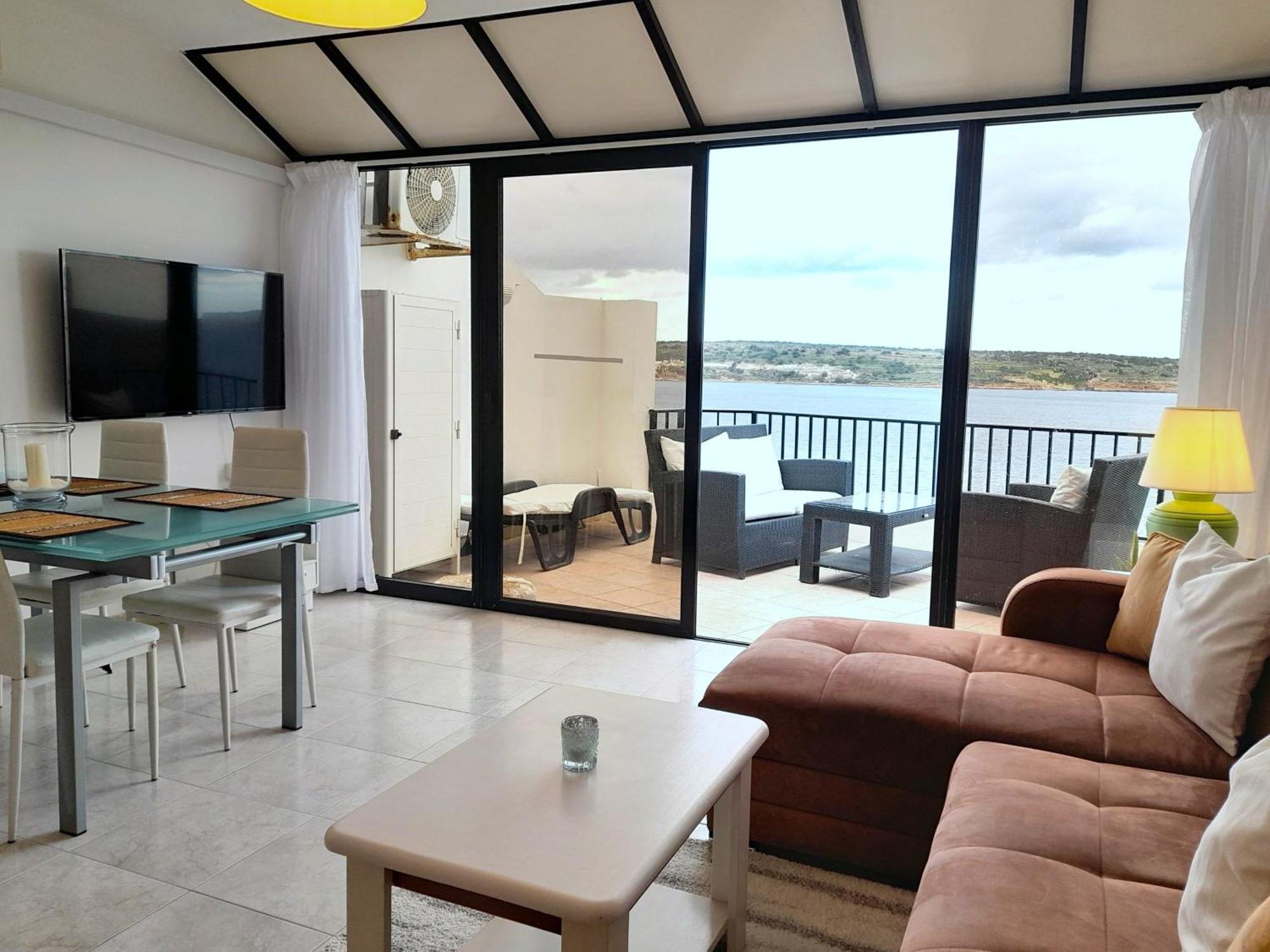 Seafront Apartment Terrace, Lounger & Panoramic Ocean Views Mellieħa Habitación foto