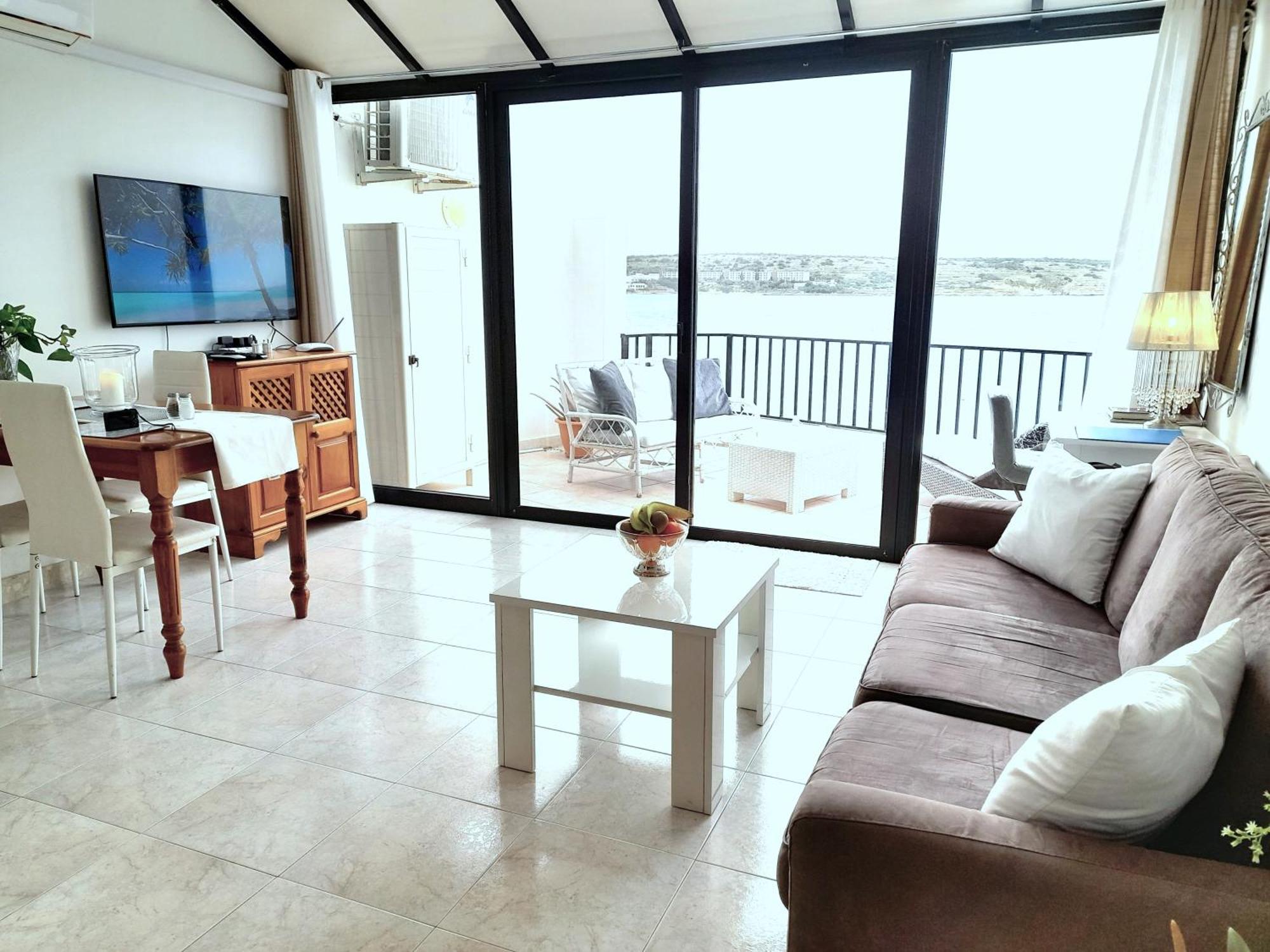 Seafront Apartment Terrace, Lounger & Panoramic Ocean Views Mellieħa Habitación foto